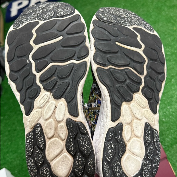 New Balance 1080 fresh foam Black and White Sneakers - Picture 4 of 6